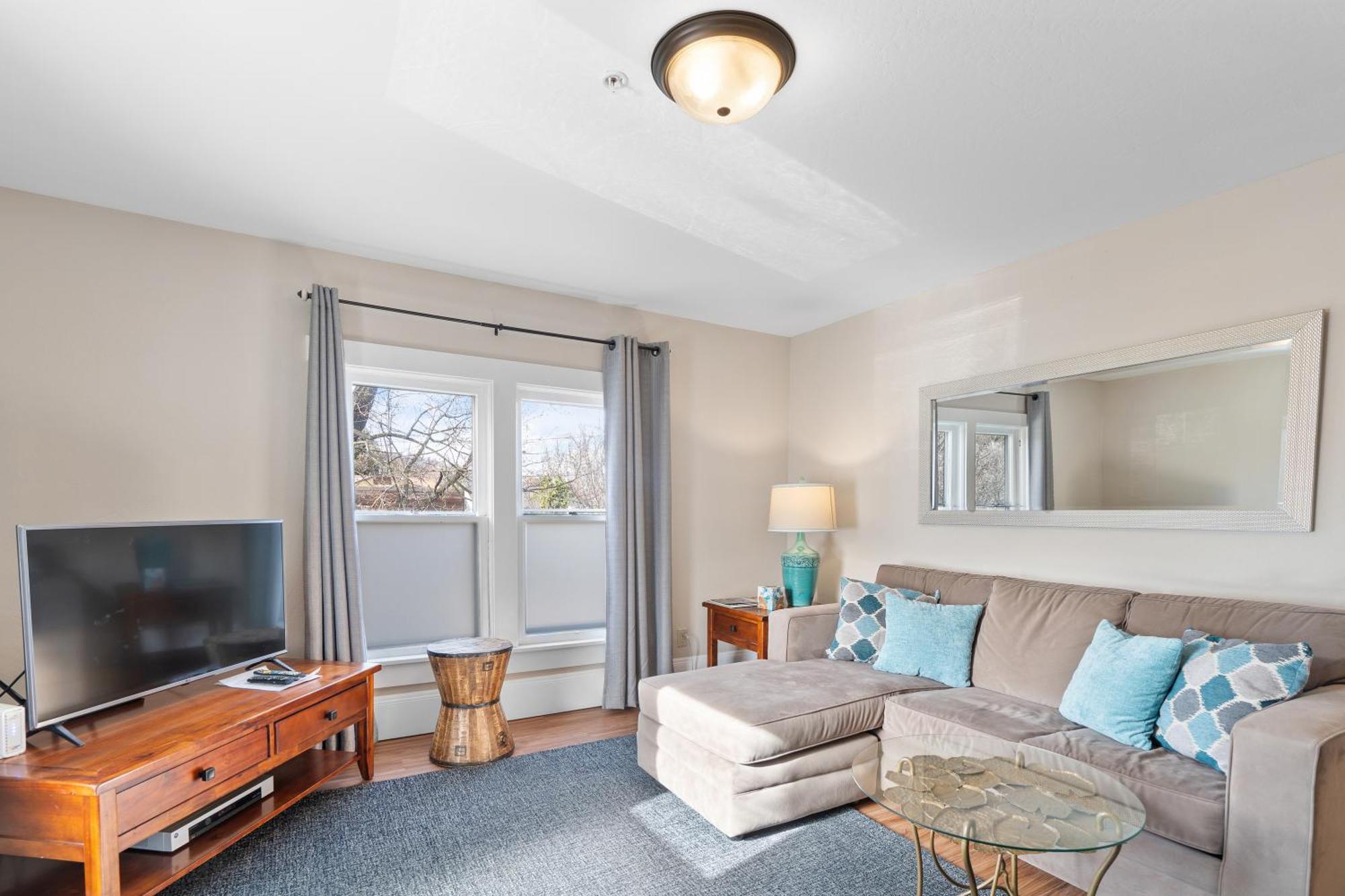 Pioneer Vacation Rentals - Pioneer North Suite Downtown Ashland Kültér fotó